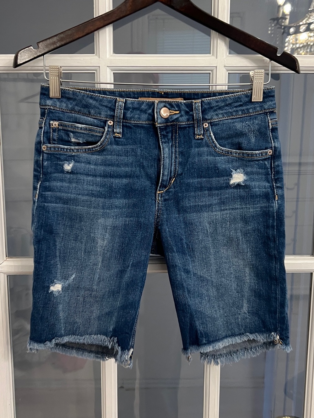 JOE’S JEANS Women’s The Finn Mid Rise Distressed Bermuda Denim Shorts 28